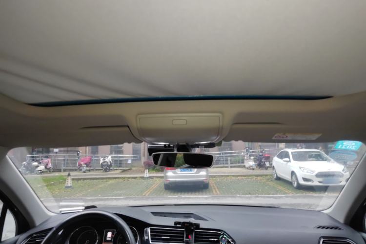 Used Volkswagen Tiguan L 2019 330TSI Automatic Two-Wheel Drive Smart Luxury Version China VI Standard Headliner