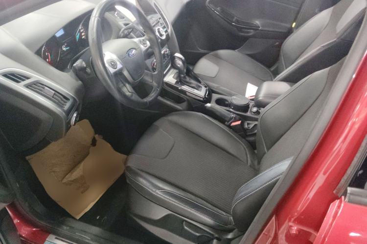 Used Ford Focus 2012 Sedan 1.6L Automatic Fashion Edition Left Front Seat