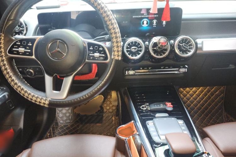 Used Mercedes-Benz GLB 2021 GLB 200 Dynamic Edition Center Console