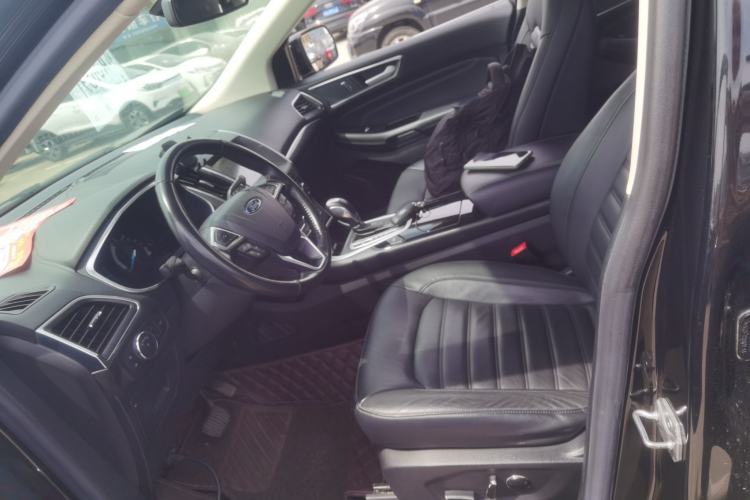 Used Ford Edge 2016 EcoBoost 245 Two-Wheel-Drive Titanium 7-Seater
