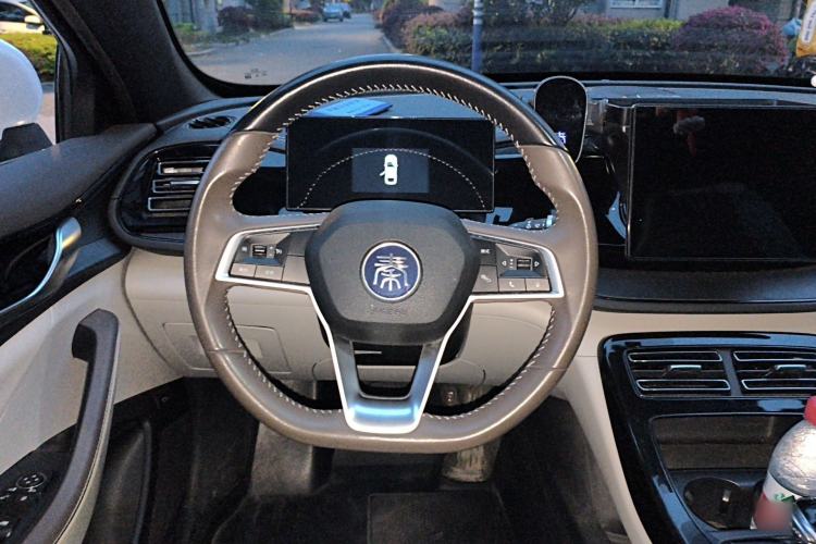 Used BYD Qin PLUS 2023 Champion Edition DM-i 55KM Leading Model Steering Wheel