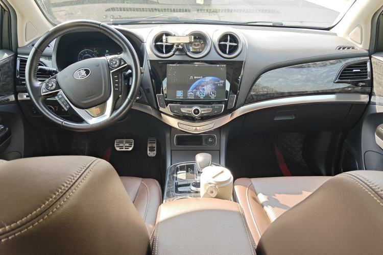 Used BYD Tang New Energy 2015 2.0T Four-Wheel-Drive Flagship Model
