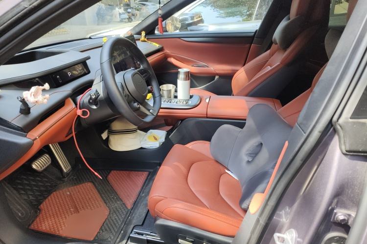 Used Xiaomi Auto SU7 2024 Four-Wheel Drive Ultra-Long Range Advanced Intelligent Driving Max Edition
