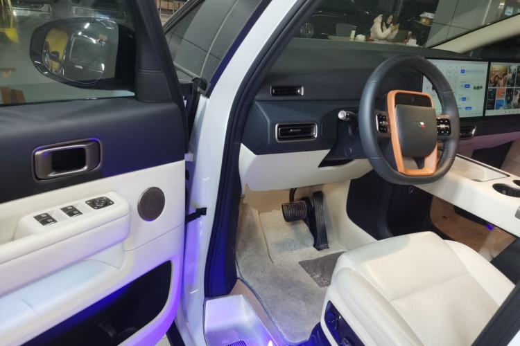 Used Li Auto MEGA 2025 Home Family Special Edition
