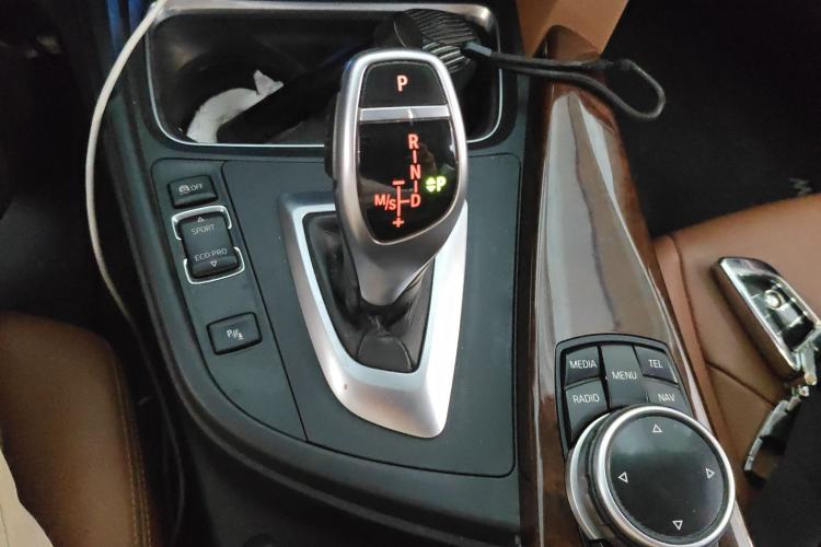 Used BMW 3 Series 2014 320Li Luxury Design Package
