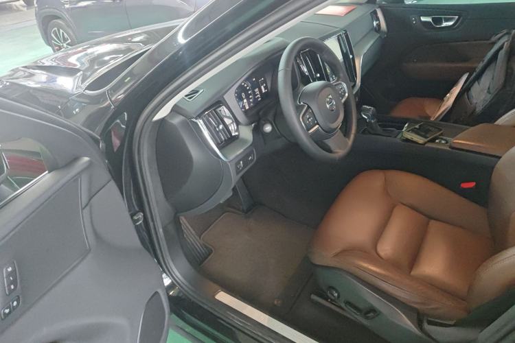 Used Volvo XC60 2021 T5 4x4 Smart Luxury Edition Driver Seat