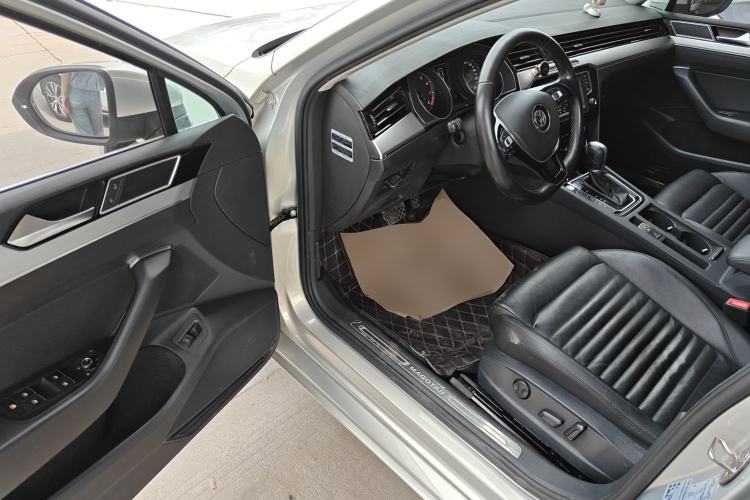 Used Volkswagen Magotan 2017 330TSI DSG Leading Model
