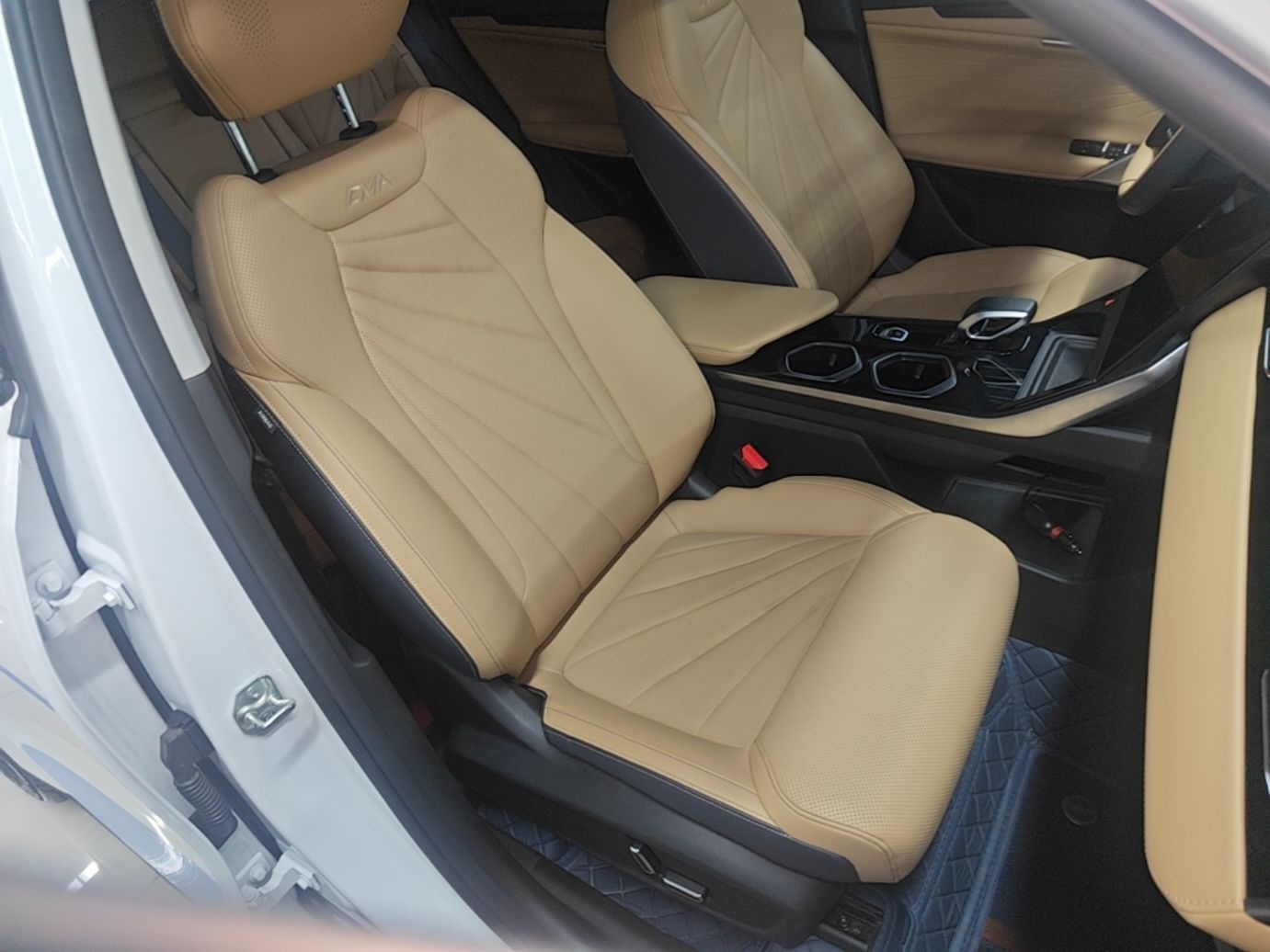 Geely Auto FX11 2023 2.0TD DCT Prestige Edition — снимка 19