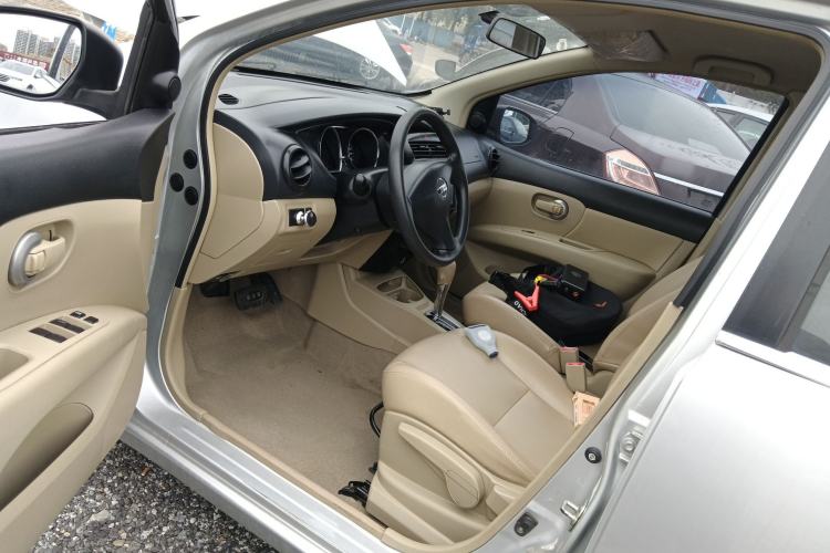 Used Nissan Livina 2015 1.6XE CVT Comfort Edition Driver Seat