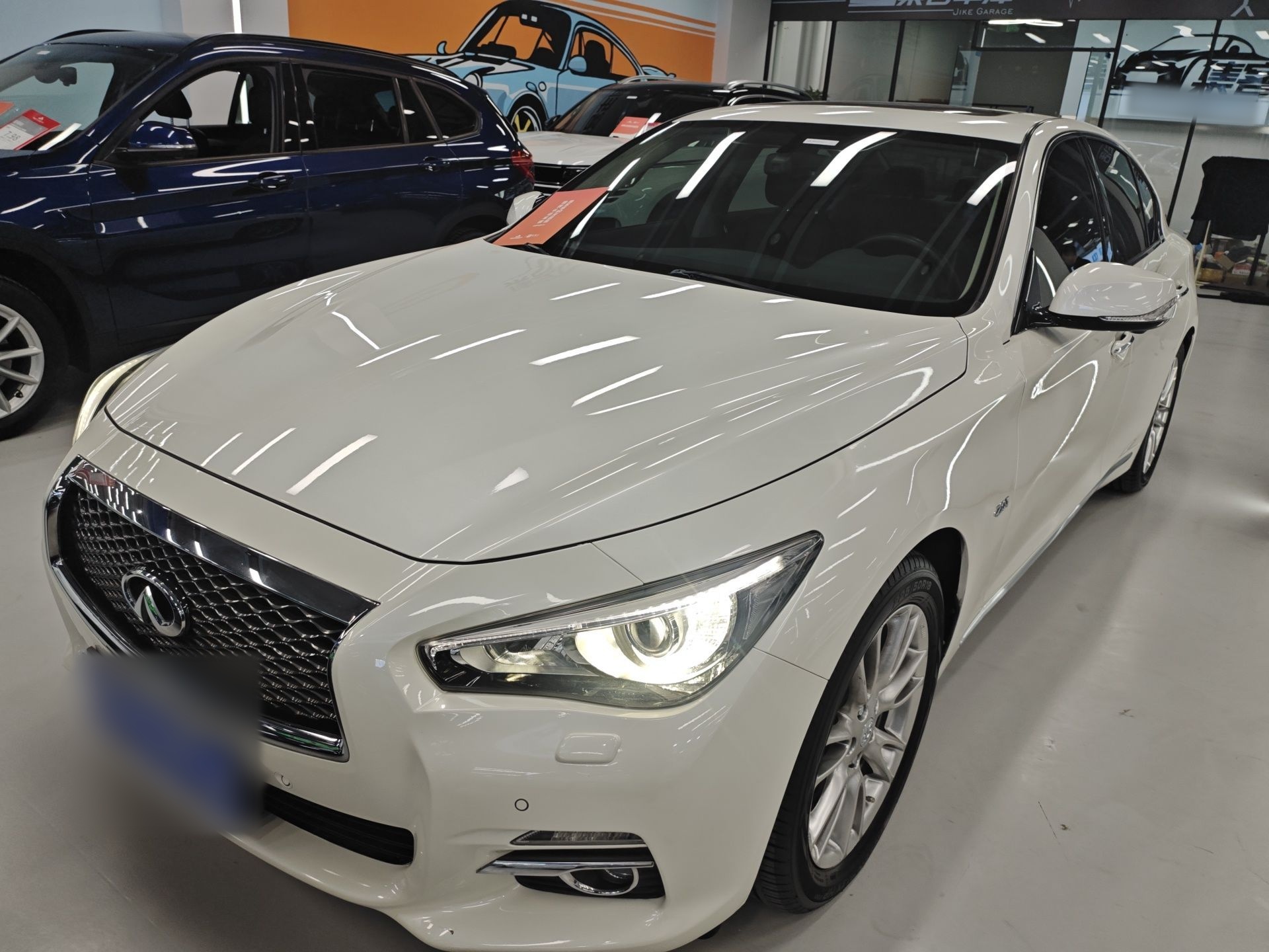 تحت مقدمة السيارة