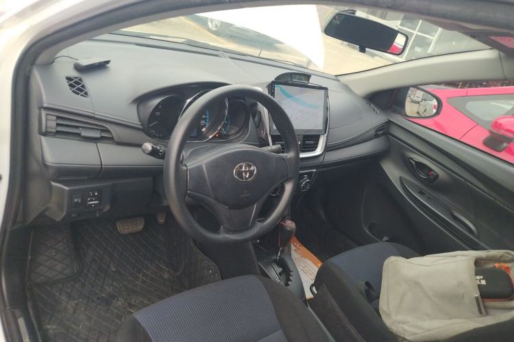 Used Toyota YARiS L Zhi Xiang 2018 1.5E CVT Champion Limited Edition Center Console