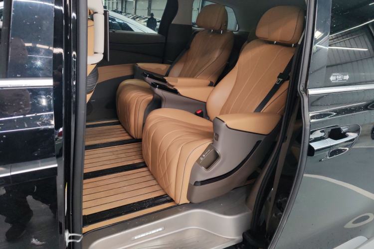 Used Denza D9 2024 EV 600 Four-Wheel-Drive Flagship Model
