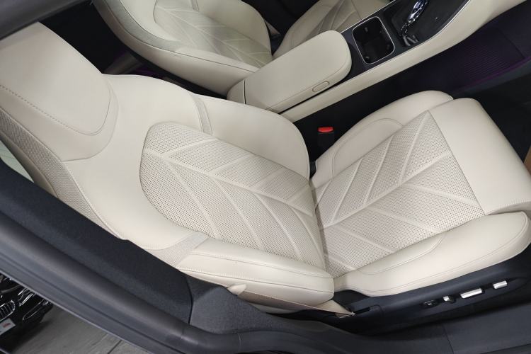 Used Nio ET5T 2025 75 kWh Touring Right Front Seat