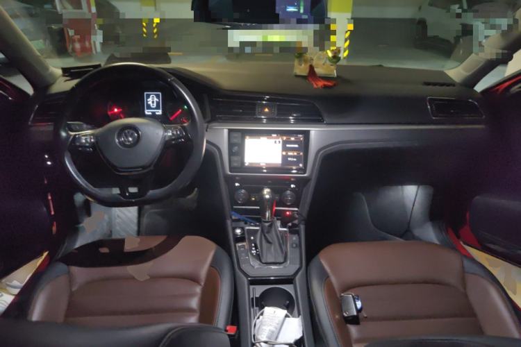 Used Volkswagen Lamando 2019 280TSI DSG Comfort Edition China VI standard Center Console