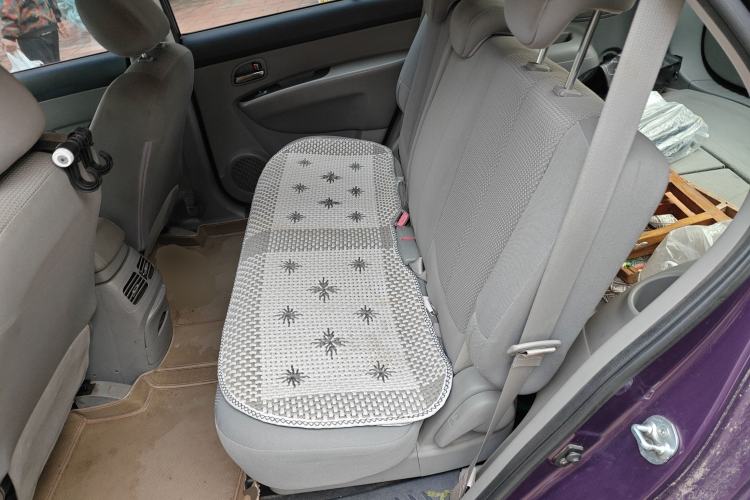 Used Kia Carens 2011 2.0L 7-Seater Automatic Standard Edition
