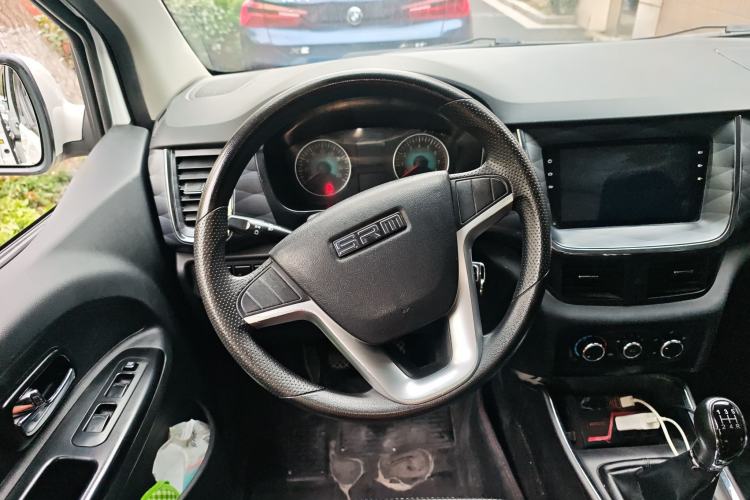 Used Jinbei Gold Hiace 2023 1.5L Passenger Van Travel Lion 5/6/7-Seater with Central Air Conditioning
