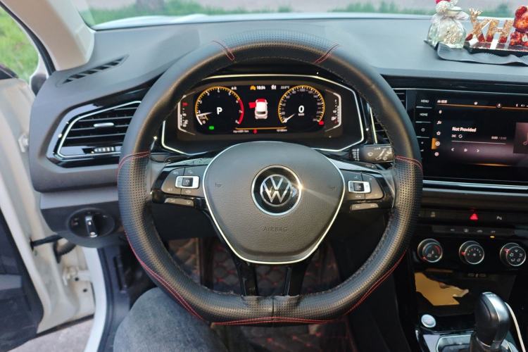 Used Volkswagen T-ROC 2022 280TSI DSG Two-Wheel Drive Comfort PLUS Steering Wheel