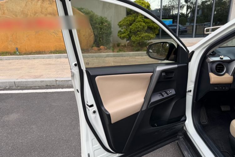 Used Toyota RAV4 2016 2.0L CVT Two-Wheel Drive Fashion Edition China V Standard