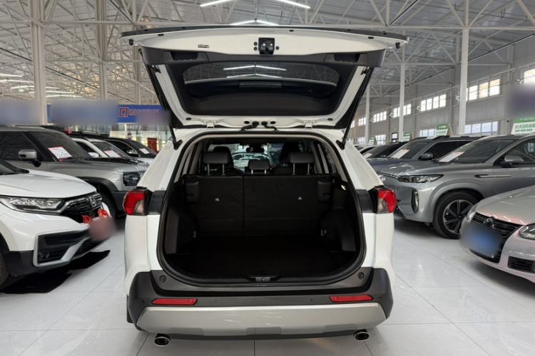 Used Toyota RAV4 2023 2.0L CVT Two-Wheel Drive 20th Anniversary Platinum Edition
