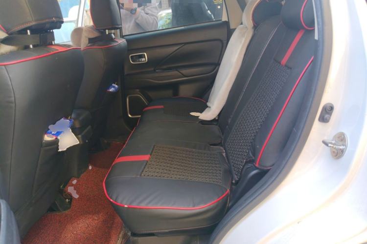 Used Mitsubishi Outlander 2018 2.4L 4x4 Luxury Edition 7-Seater Left Rear Seat