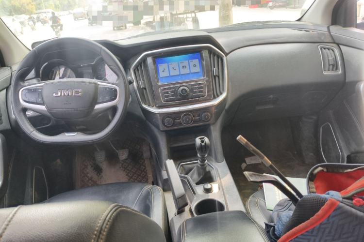 Used JMC Yuhu 7 2020 2.0T Diesel Manual Two-Wheel Drive Comfort Edition Short Wheelbase China VI Standard JX4D20A6L Center Console