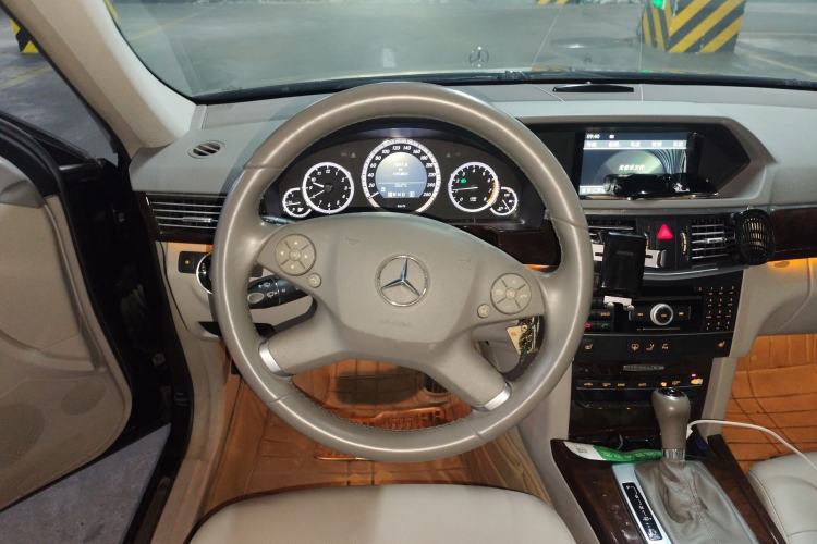 Used Mercedes-Benz E-Class 2010 E 260 L CGI Elegant Model Steering Wheel