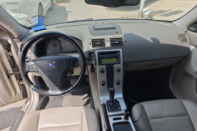 Used Volvo S40 2011 2.0L Automatic Zhiya Edition Center Console