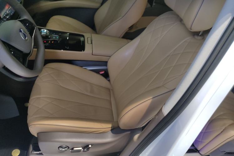 Used Denza D9 2022 DM-i 970 Four-Wheel Drive Prestige Model Left Front Seat