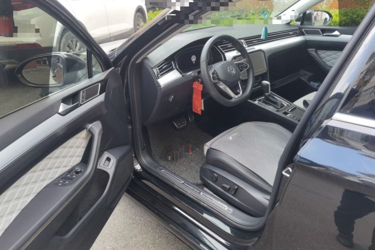 Used Volkswagen Magotan 2023 2 Million Units Commemorative Edition 330TSI DSG Luxury Version Driver Seat