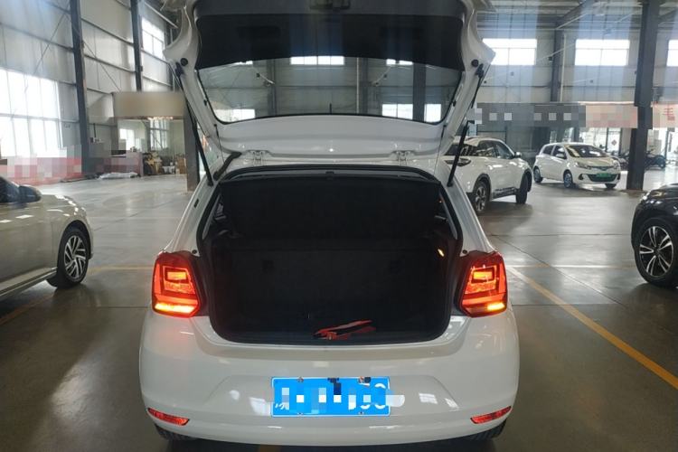 Used Volkswagen Polo 2016 1.4L Manual Fashion Model Trunk