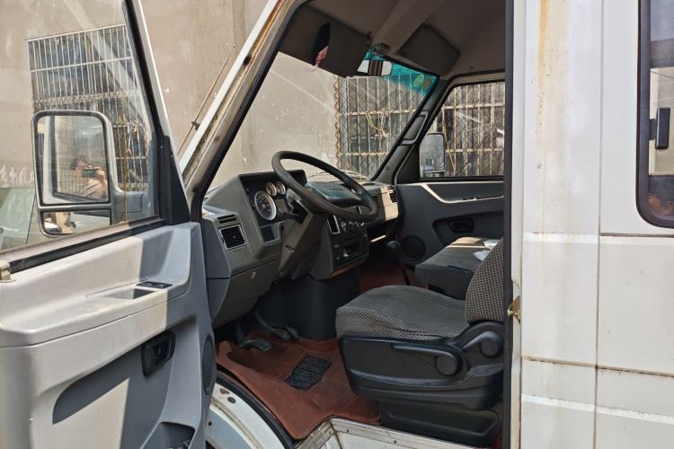 Used Iveco Daily 2014 2.5T-A35 NJ6484ACM47Z4