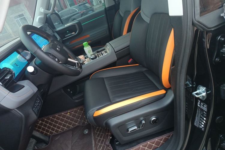 Used BAIC Off-Road BJ40 2024 2.0T All-New Urban Hunter Edition Chivalrous Style
