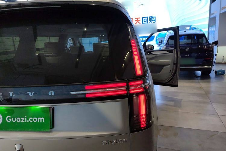 Used Volvo EM90 2025 Ultra Six-Seater
