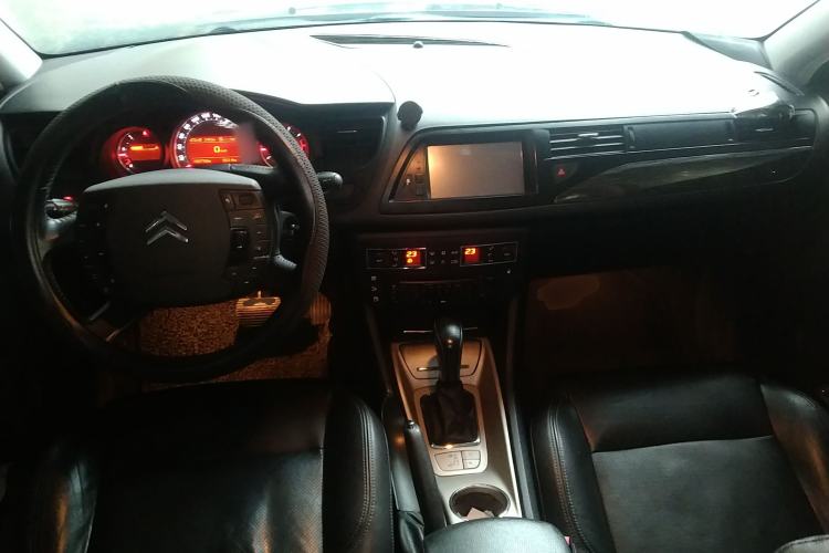 Used Citroen C5 2012 2.3L Automatic Zunyu Version Center Console