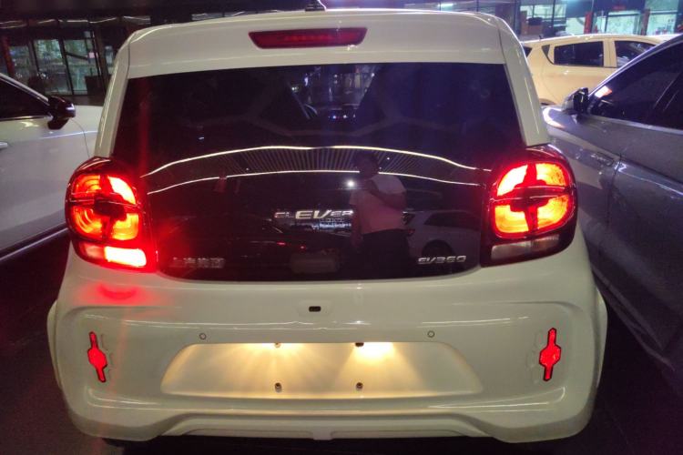 Used Roewe Clever 2021 302 km New Four-Seater Super-Efficient Version Rear