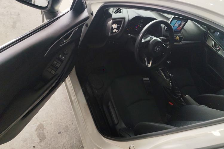 Used Mazda 3 Axela 2017 Sedan 1.5L Automatic Comfort Model Emission Standard China V
