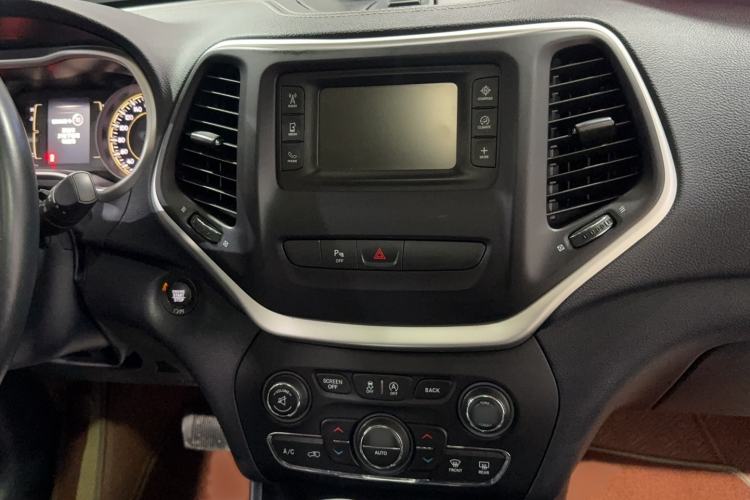 Used Jeep Cherokee 2017 2.4L Professional Edition
