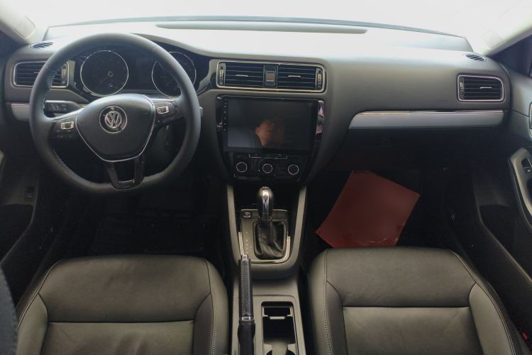 Used Volkswagen Sagitar 2017 230TSI Automatic Comfort Version Center Console