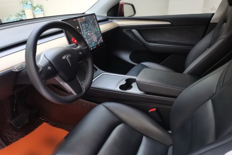 Used Tesla Model Y 2021 Long-Range All-Wheel-Drive Version Interior 4