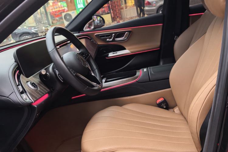 Used Mercedes-Benz E-Class 2024 Refresh E 300 L Stylish Edition Interior 4