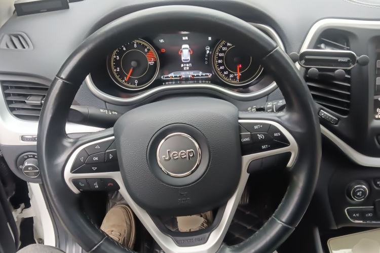 Used Jeep Cherokee 2017 2.0L Superior Edition