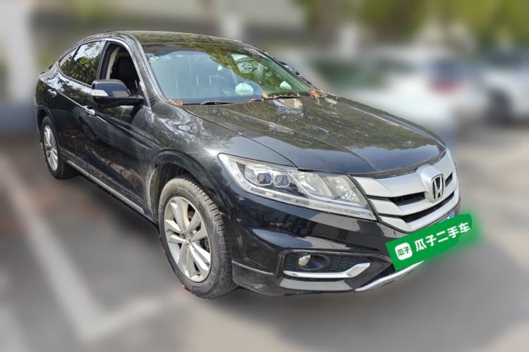 Used Honda Crosstour 2014 2.4L Luxury Edition Front Right 45 Deg