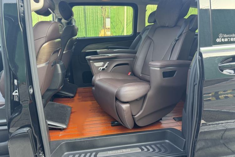 Used Mercedes-Benz V-Class 2022 V 260 L Long Wheelbase Prestige Edition Interior 2