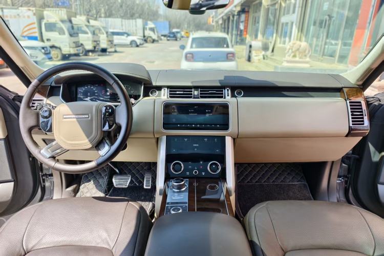 Used Land Rover Range 2022 3.0 L6 400 PS Classic Extended Version
