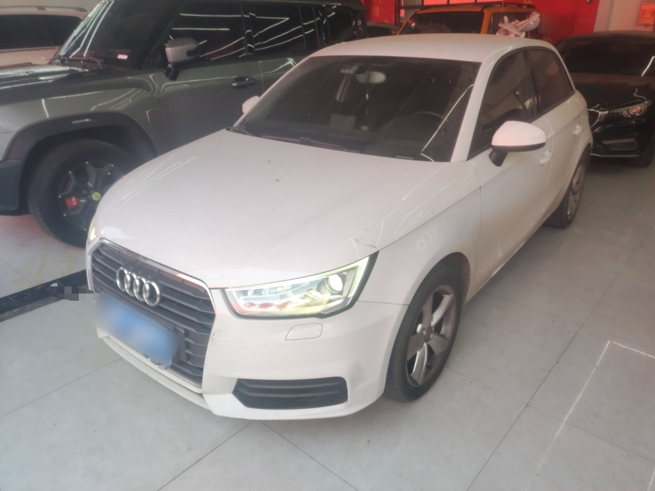 تحت مقدمة السيارة