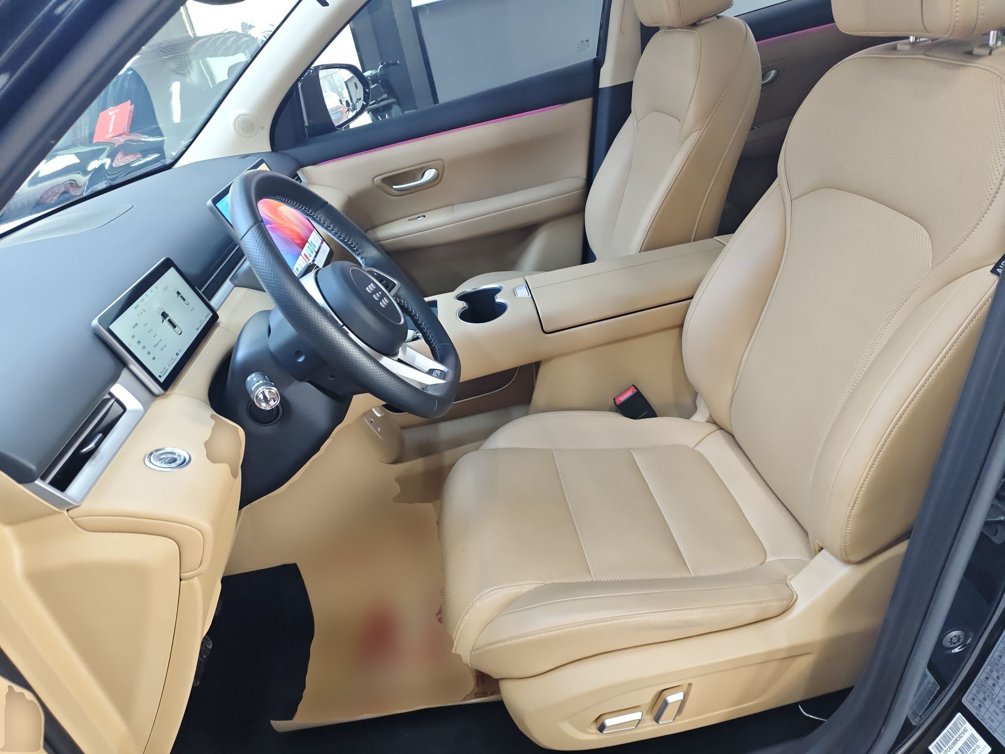 المقاعد الأمامية داخل السيارة