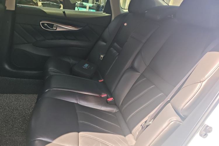 Used Infiniti Q70 2017 Q70L 3.5L Hybrid Luxury Edition Left Rear Seat