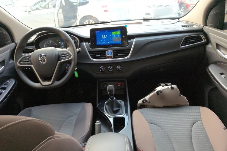 Used Baojun 730 2019 1.5T Manual Fashion Model 7-seater China VI