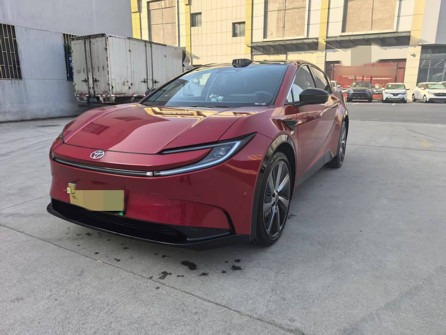 Под передней частью автомобиля