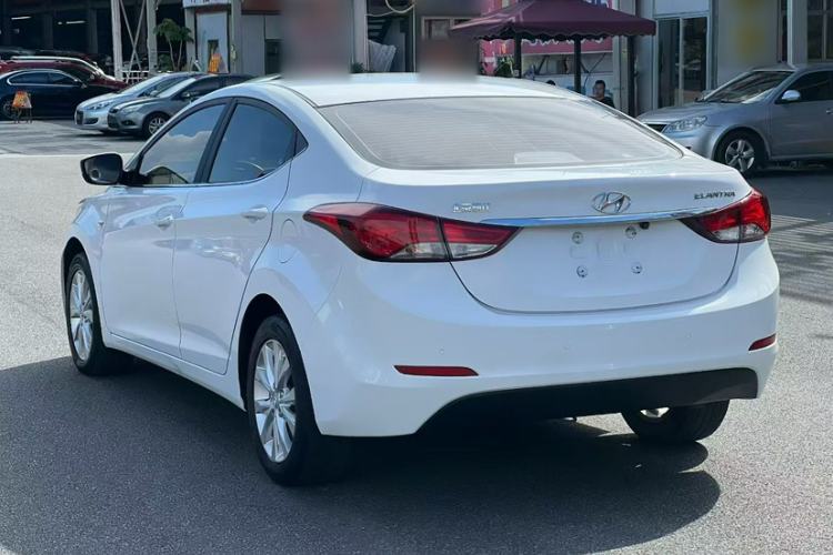 Used Hyundai Elantra (5th Generation / Langdong) 2016 1.6L Automatic Smart Version
